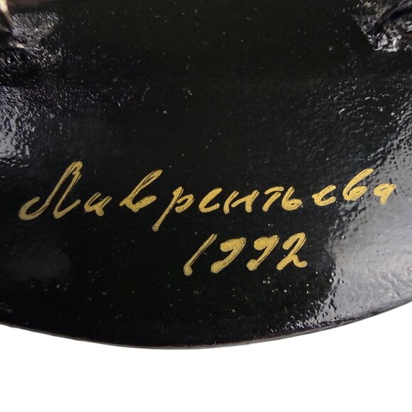 Hand-Painted Vintage Brooch Women Black Lacquer Floral Design Oval 1992 Original - Picture 4 of 6